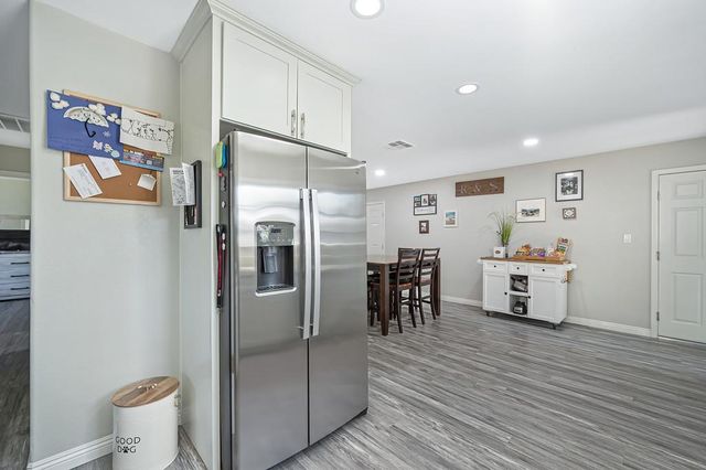 10425 Mills Tower Dr, Rancho Cordova, CA 95670