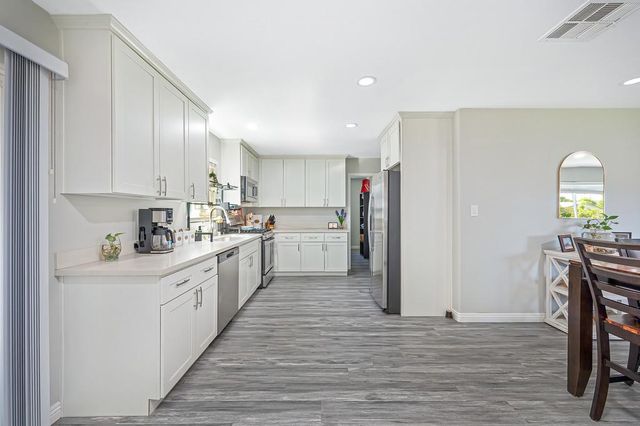 10425 Mills Tower Dr, Rancho Cordova, CA 95670