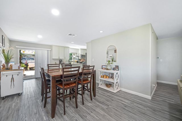 10425 Mills Tower Dr, Rancho Cordova, CA 95670
