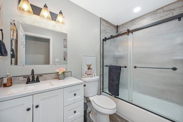 10425 Mills Tower Dr, Rancho Cordova, CA 95670