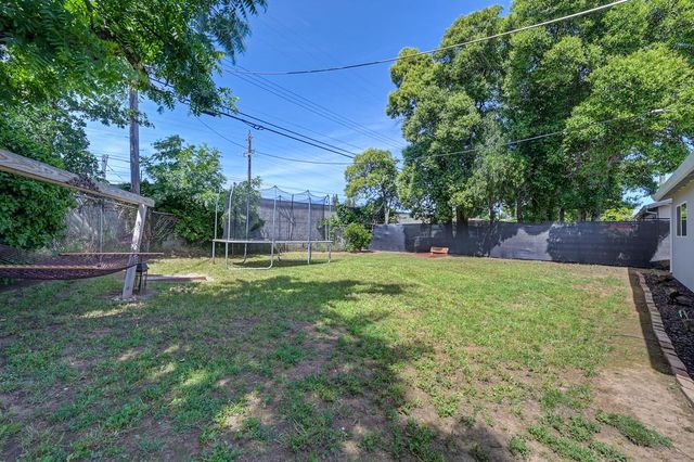 10425 Mills Tower Dr, Rancho Cordova, CA 95670