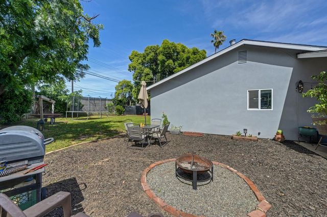 10425 Mills Tower Dr, Rancho Cordova, CA 95670