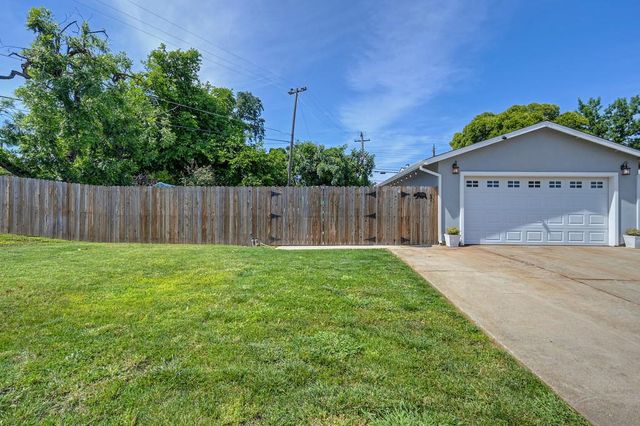 10425 Mills Tower Dr, Rancho Cordova, CA 95670