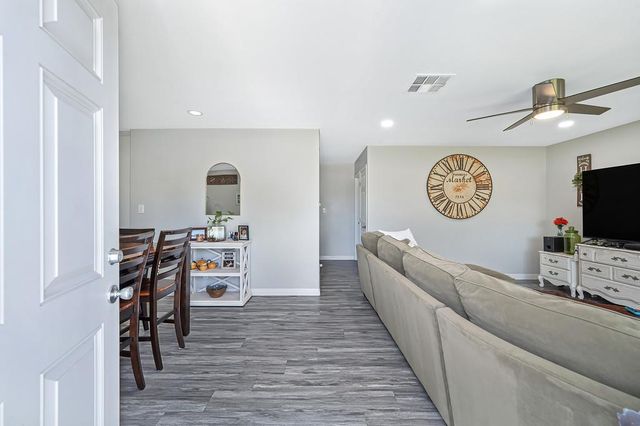 10425 Mills Tower Dr, Rancho Cordova, CA 95670