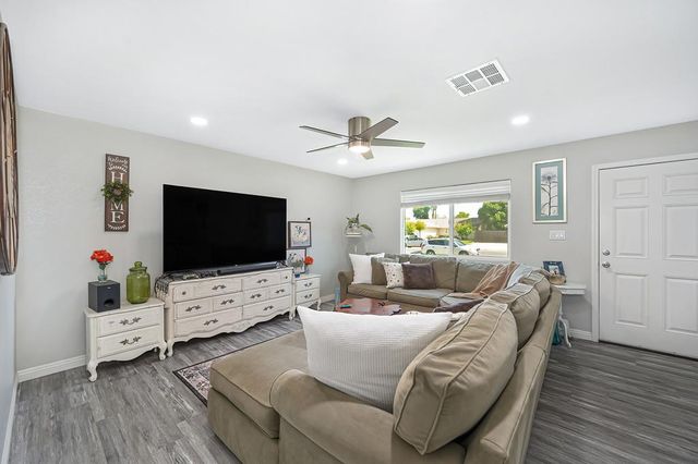 10425 Mills Tower Dr, Rancho Cordova, CA 95670