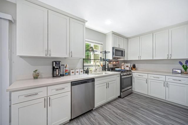 10425 Mills Tower Dr, Rancho Cordova, CA 95670