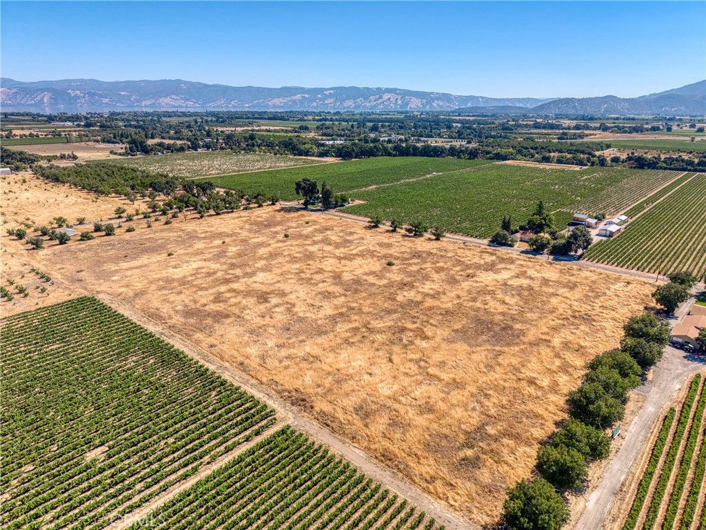 Image 2 of property listing at 4635 Davis Drive, Lakeport, CA 95453
