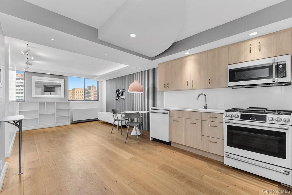 62-54 97th Place 9M, Rego Park, NY 11374 — exterior
