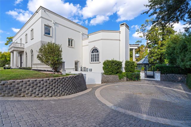 26 Crestwood Drive, Houston, TX 77007