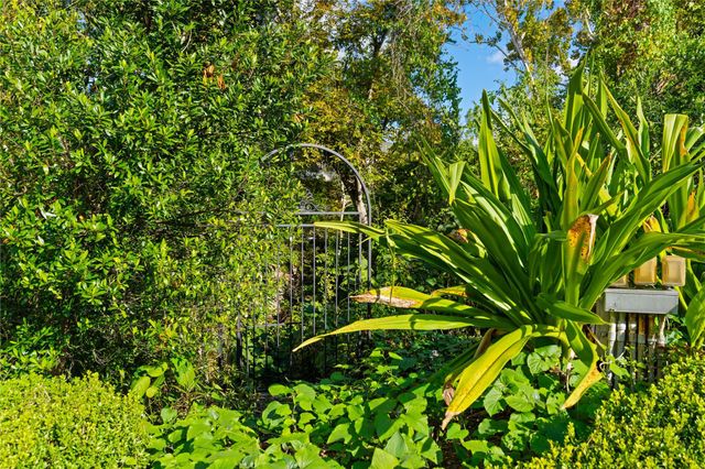 26 Crestwood Drive, Houston, TX 77007