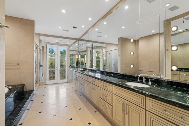 26 Crestwood Drive, Houston, TX 77007