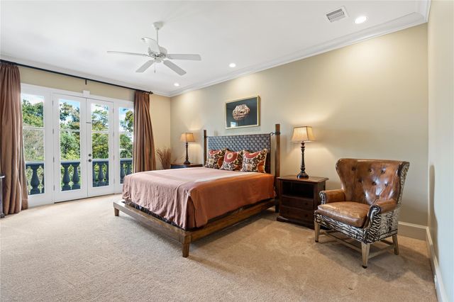 26 Crestwood Drive, Houston, TX 77007