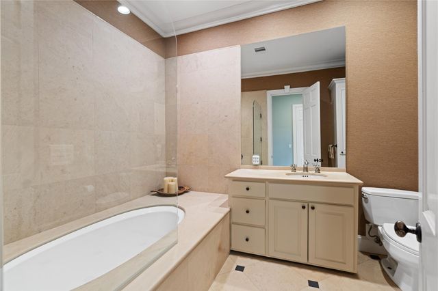 26 Crestwood Drive, Houston, TX 77007