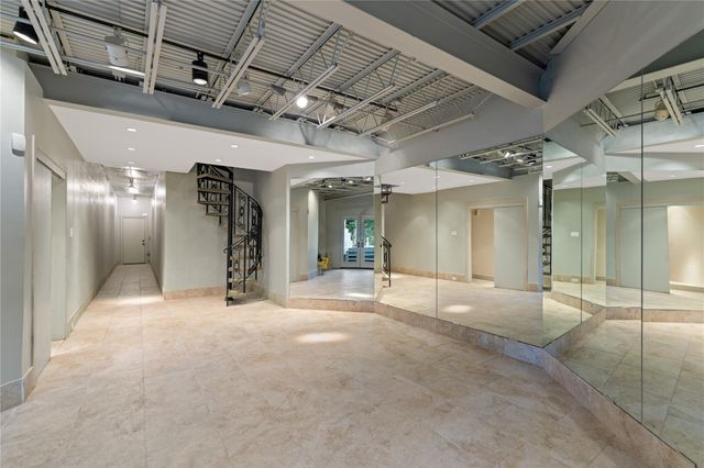 26 Crestwood Drive, Houston, TX 77007