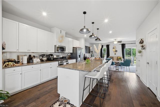 908 Avast WAY E, Chesapeake, VA 23323