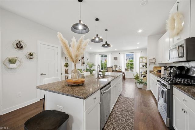 908 Avast WAY E, Chesapeake, VA 23323
