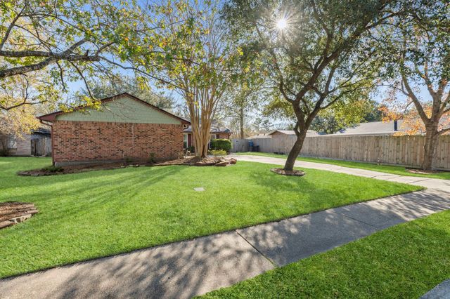 9806 Cassowary Drive, Conroe, TX 77385