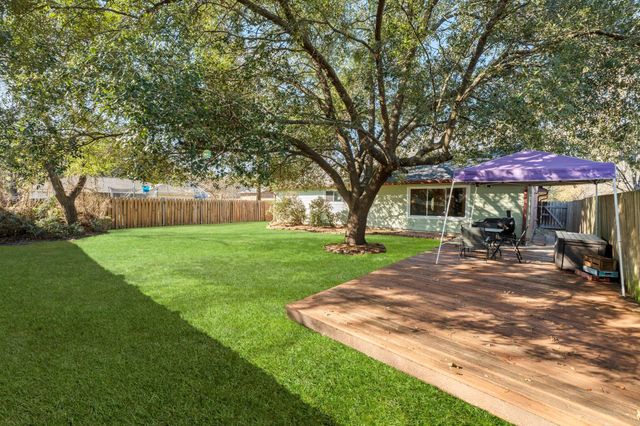 9806 Cassowary Drive, Conroe, TX 77385