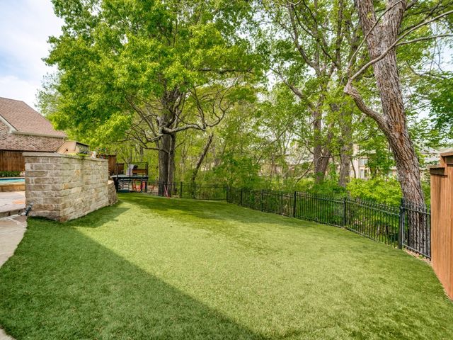 1912 Surrey Lane, Mckinney, TX 75072