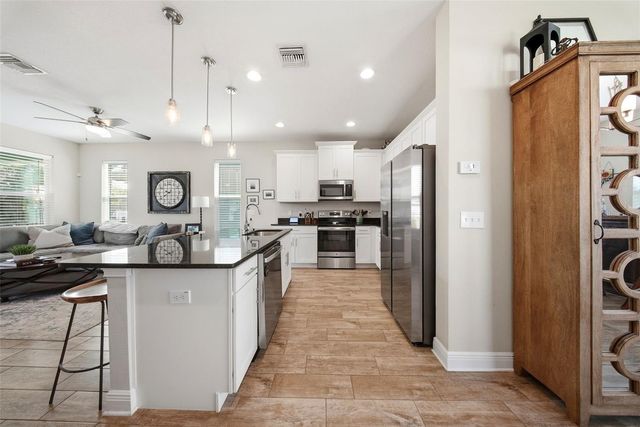 3023 W SPRUCE STREET, Tampa, FL 33607