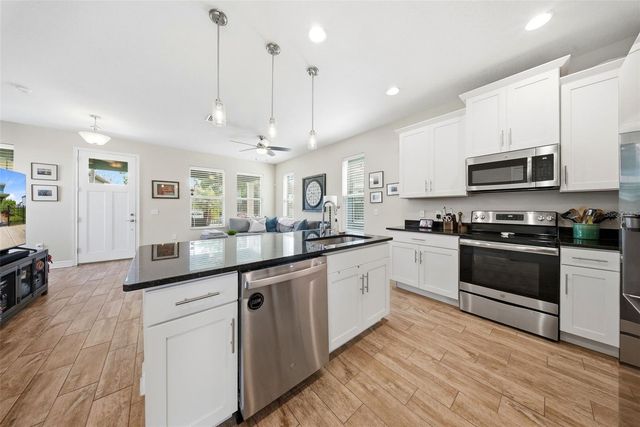 3023 W SPRUCE STREET, Tampa, FL 33607