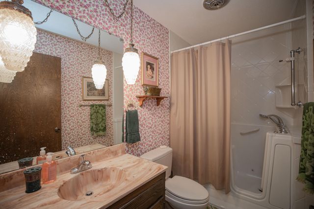 713 Highway J, Stockton, MO 65785