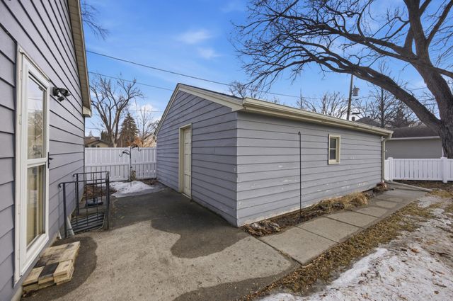 1257 4th Street N, Fargo, ND 58102