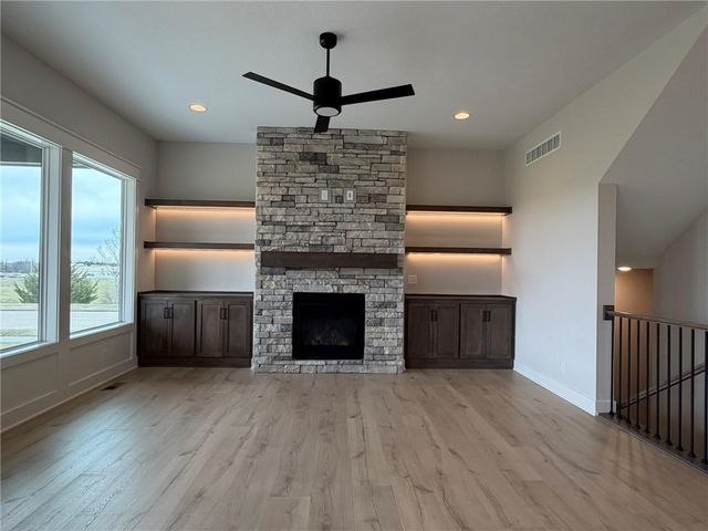 1813 SW Arbormist Drive, Lee's Summit, MO 64082