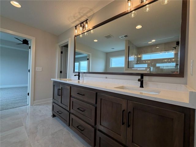 1813 SW Arbormist Drive, Lee's Summit, MO 64082