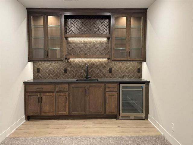 1813 SW Arbormist Drive, Lee's Summit, MO 64082