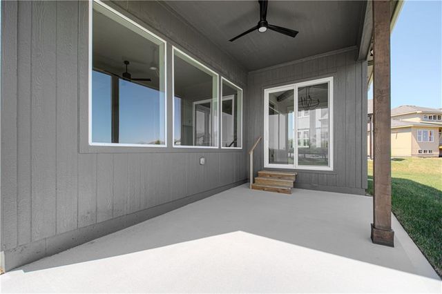 1813 SW Arbormist Drive, Lee's Summit, MO 64082