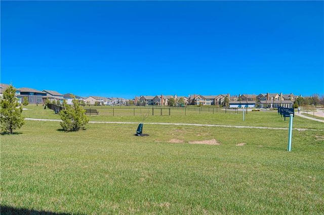 1813 SW Arbormist Drive, Lee's Summit, MO 64082