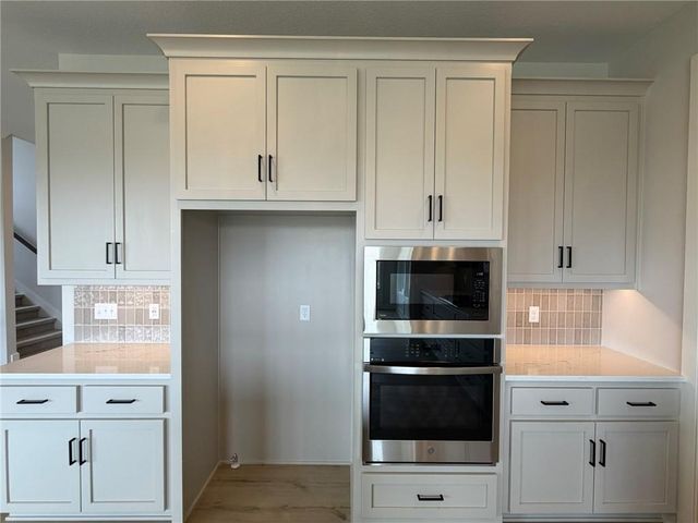 1813 SW Arbormist Drive, Lee's Summit, MO 64082