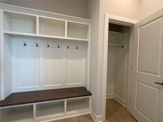 1813 SW Arbormist Drive, Lee's Summit, MO 64082