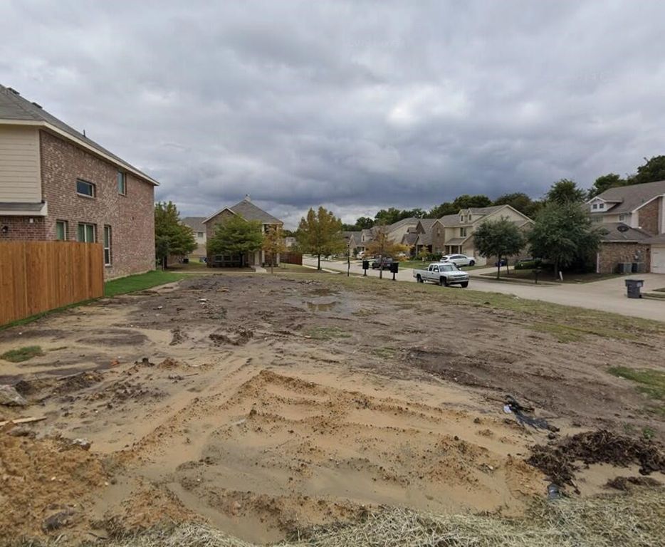 1948 Parkside Mews, Lancaster, TX 75146