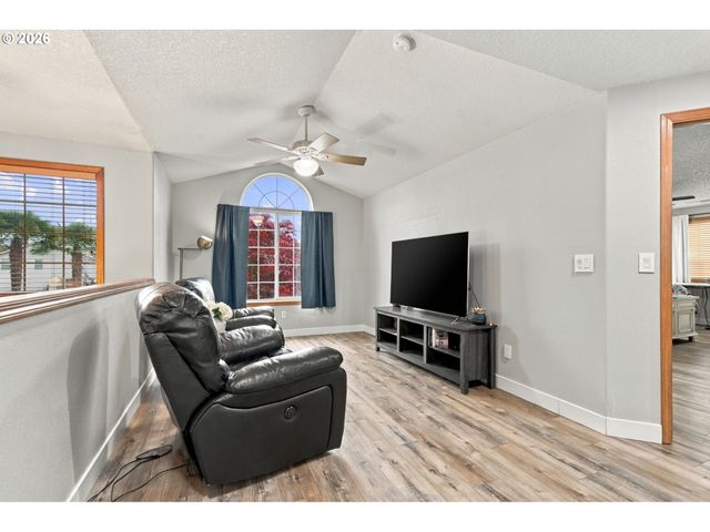 214 Nw 12TH St, Battle Ground, WA 98604