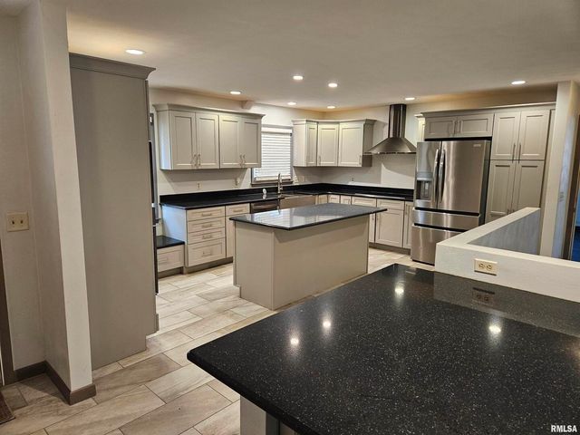 3881 Highway 61, Blue Grass, IA 52726