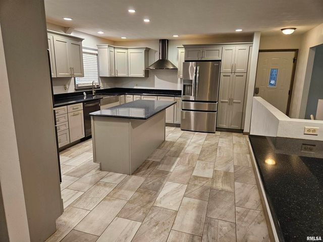 3881 Highway 61, Blue Grass, IA 52726