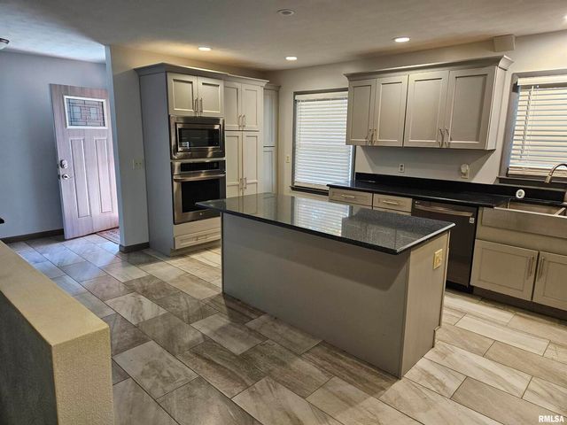 3881 Highway 61, Blue Grass, IA 52726