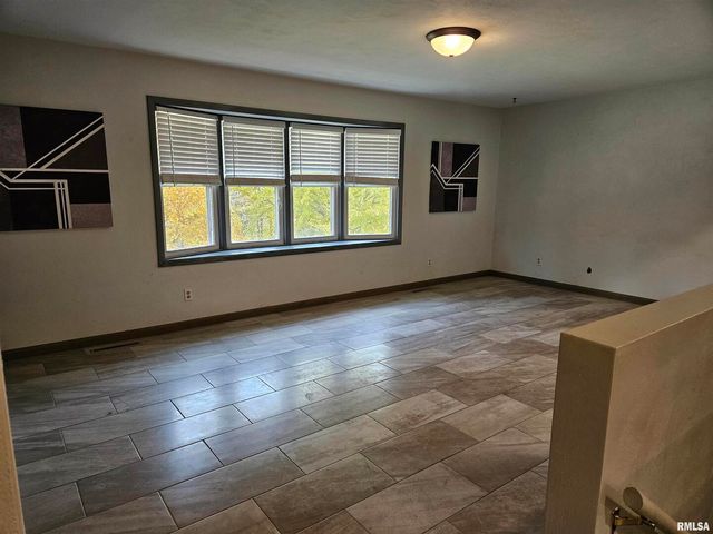 3881 Highway 61, Blue Grass, IA 52726