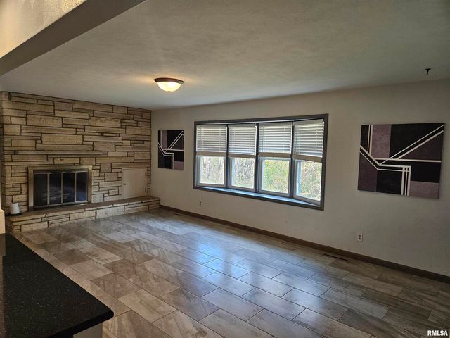 3881 Highway 61, Blue Grass, IA 52726