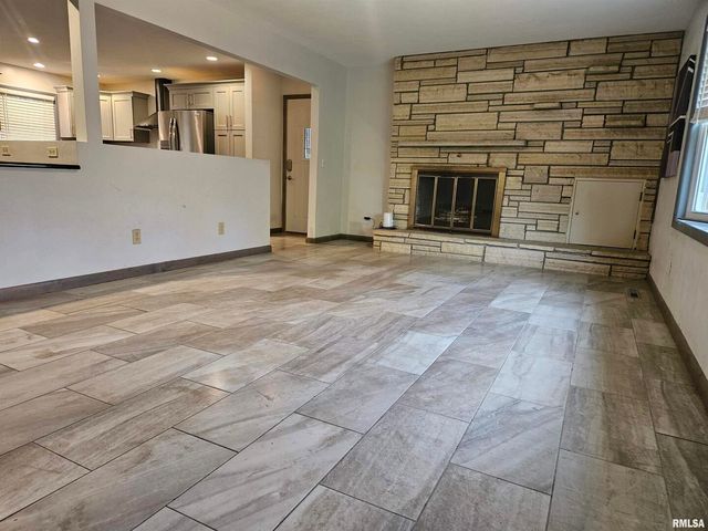 3881 Highway 61, Blue Grass, IA 52726