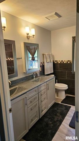 3881 Highway 61, Blue Grass, IA 52726