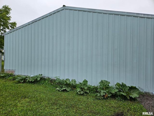 3881 Highway 61, Blue Grass, IA 52726