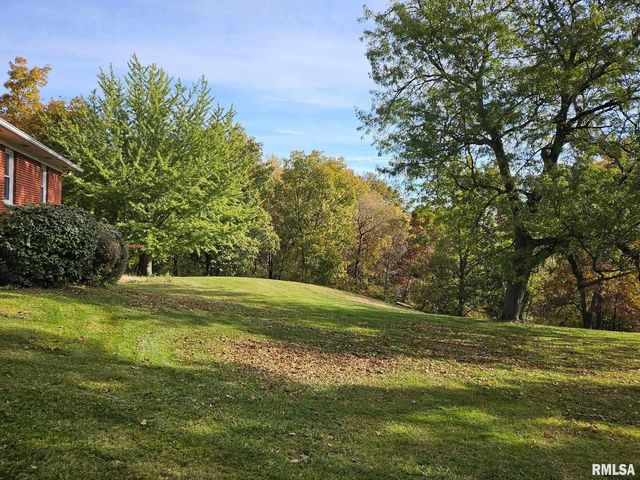 3881 Highway 61, Blue Grass, IA 52726