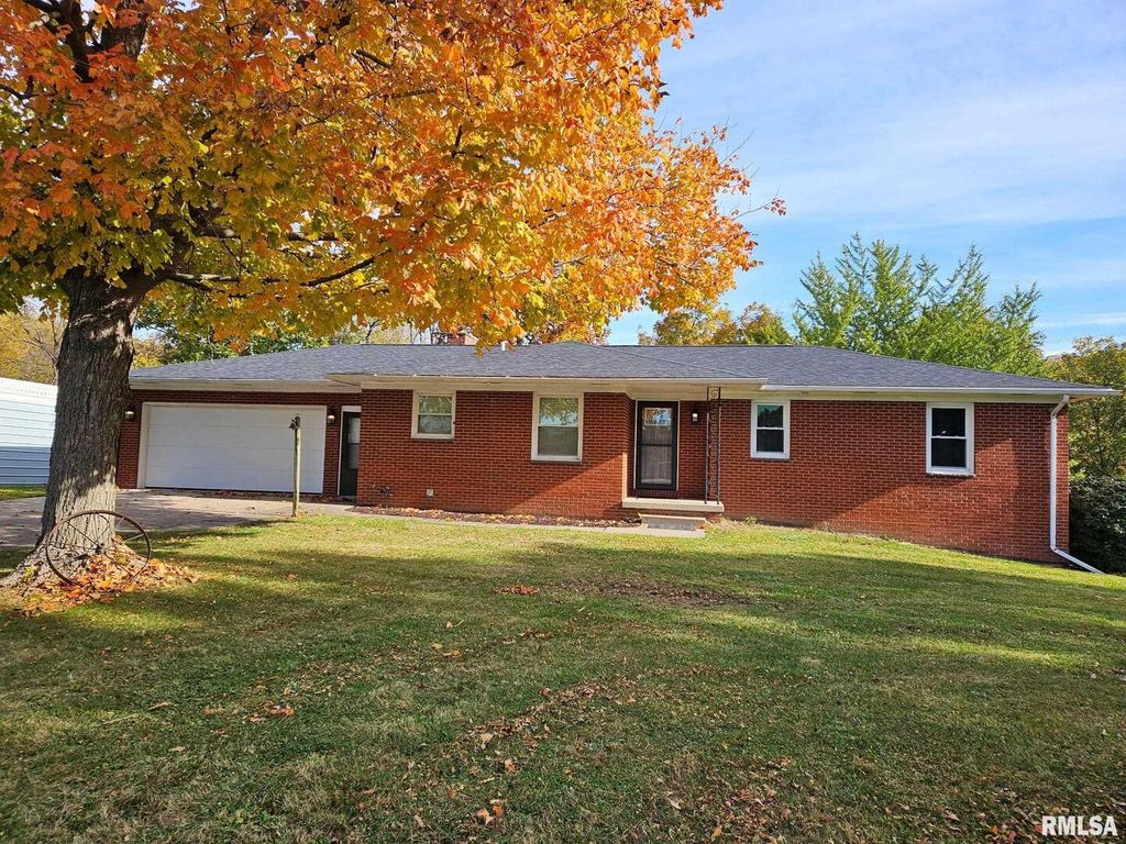 3881 Highway 61, Blue Grass, IA 52726