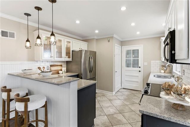 5206 W 70th Street, Prairie Village, KS 66208