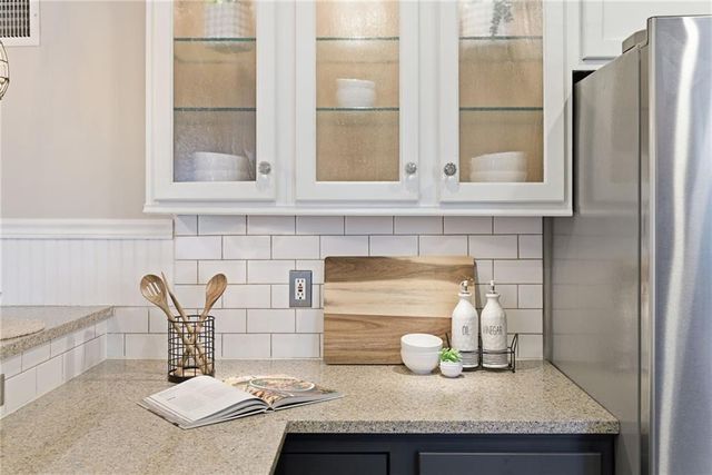 5206 W 70th Street, Prairie Village, KS 66208