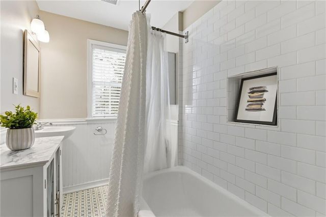 5206 W 70th Street, Prairie Village, KS 66208