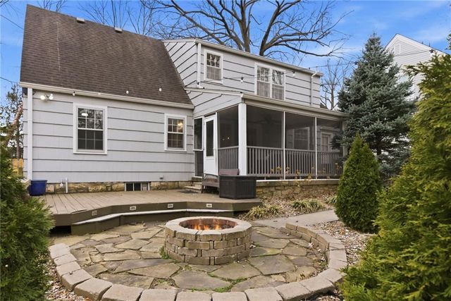 5206 W 70th Street, Prairie Village, KS 66208